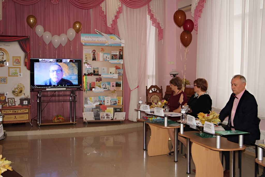 Іван Немченко - на екрані дисплея під час виступу онлайн