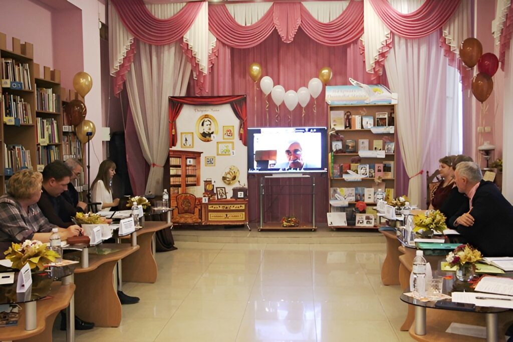 Анатолій Качан - на екрані дисплея під час виступу онлайн