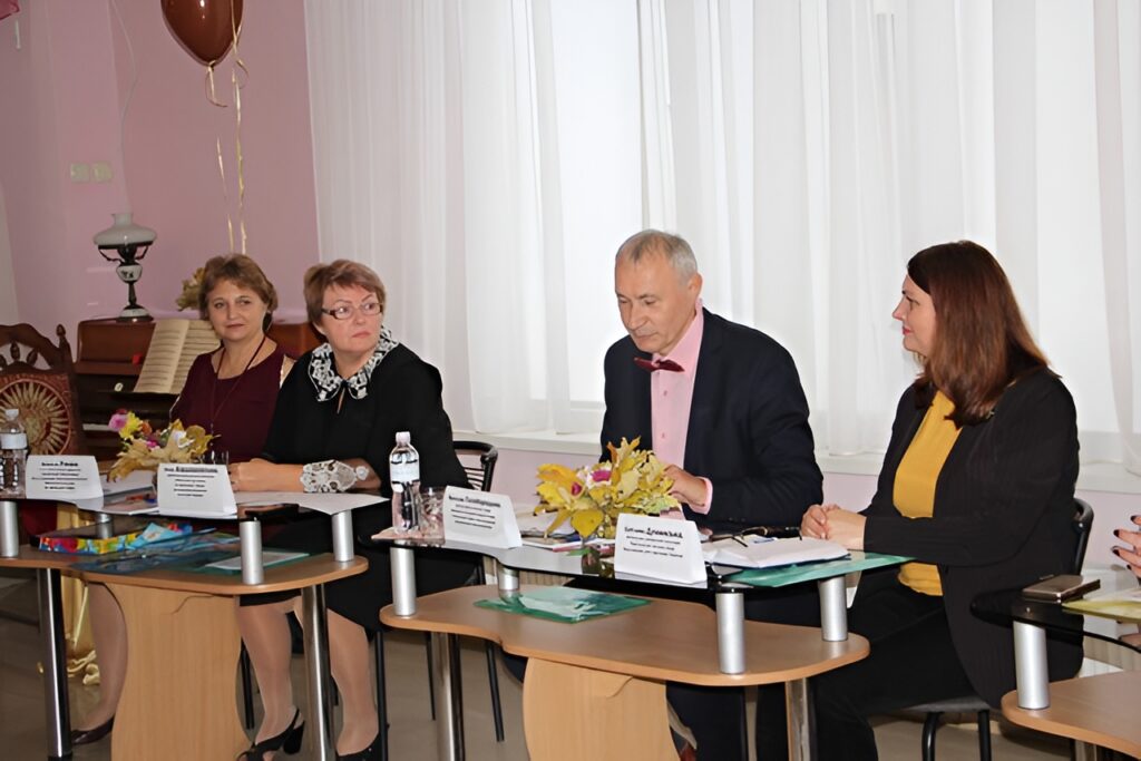 на фото (справа наліво) - Світлана Думинська, Ярослав Голобородько, Анна Бардашевська, Анжела Ракша