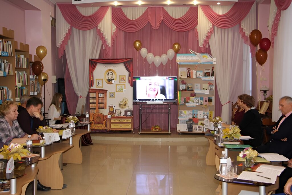 Людмила Марецька - на екрані дисплея під час виступу онлайн