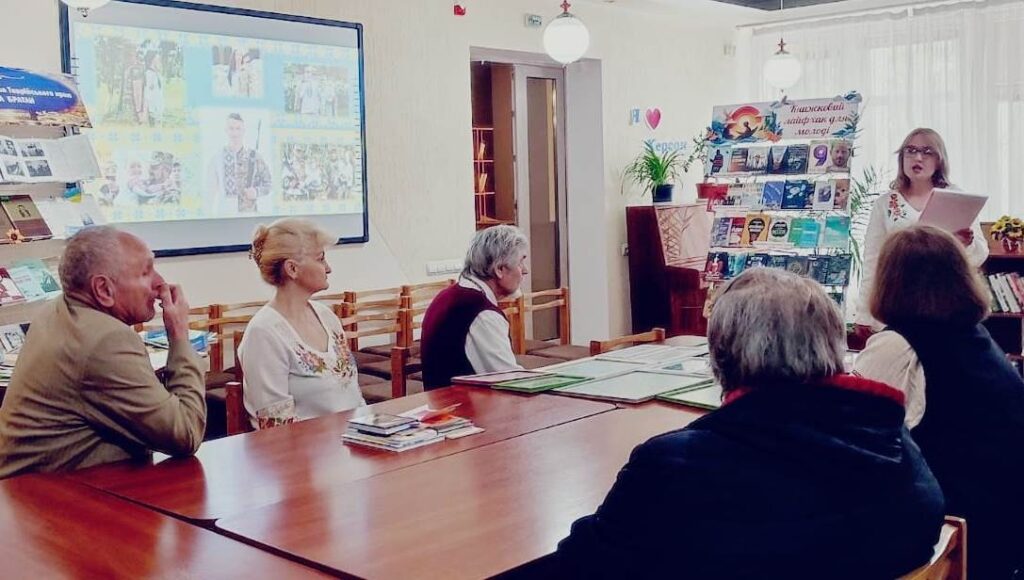 Фото із заходу у відділі обслуговування юнацтва та молоді