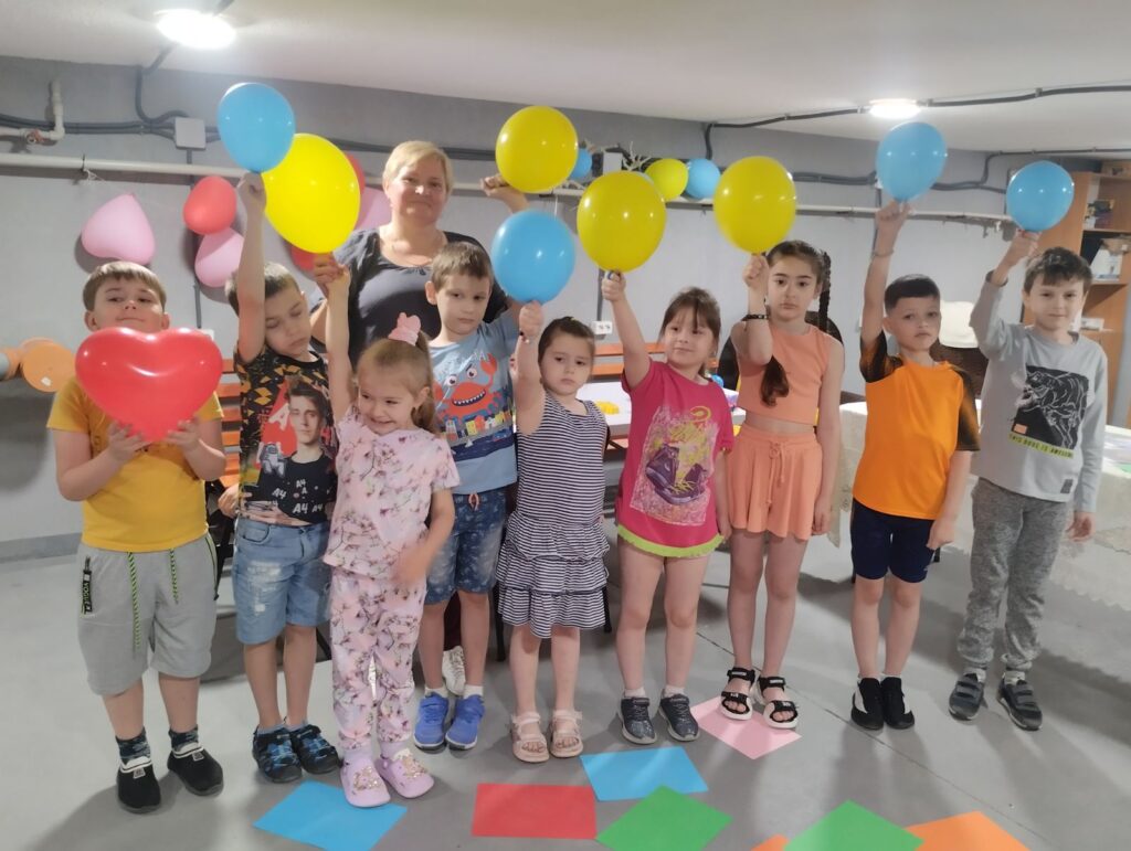 Учасники програми в укритті