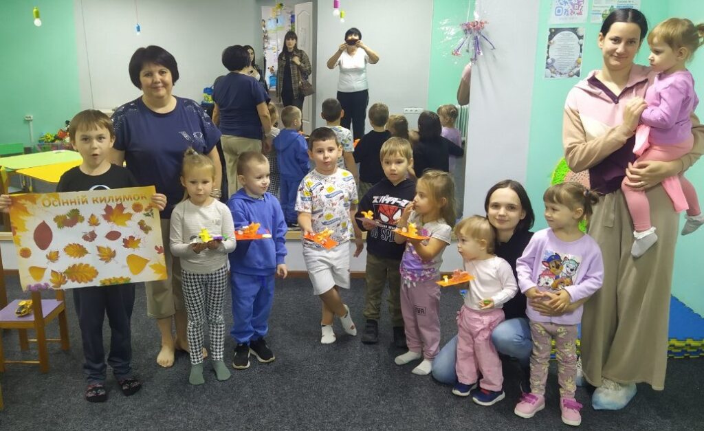 Учасники студії "Бібліомалята" на вересневому поетичному занятті