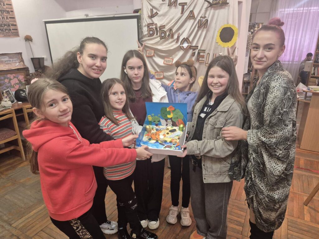 Учасники психологічного заняття із поробкою - "островом спокою"