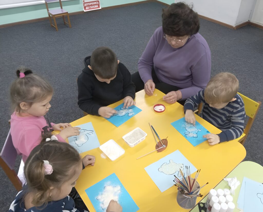 Під час майстерки для "бібліомалят" 