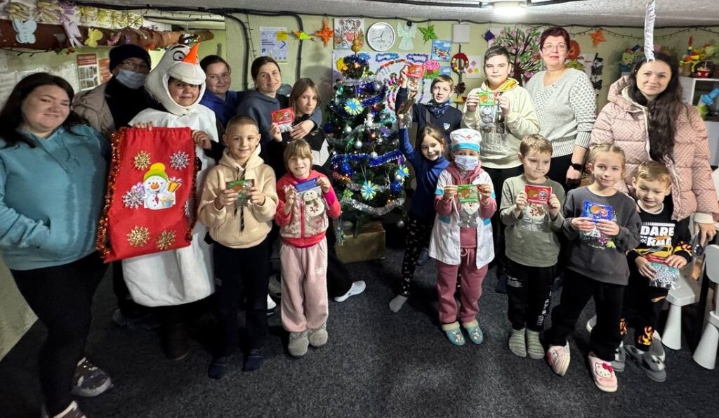 Учасники святкової програми на День Святого Миколая