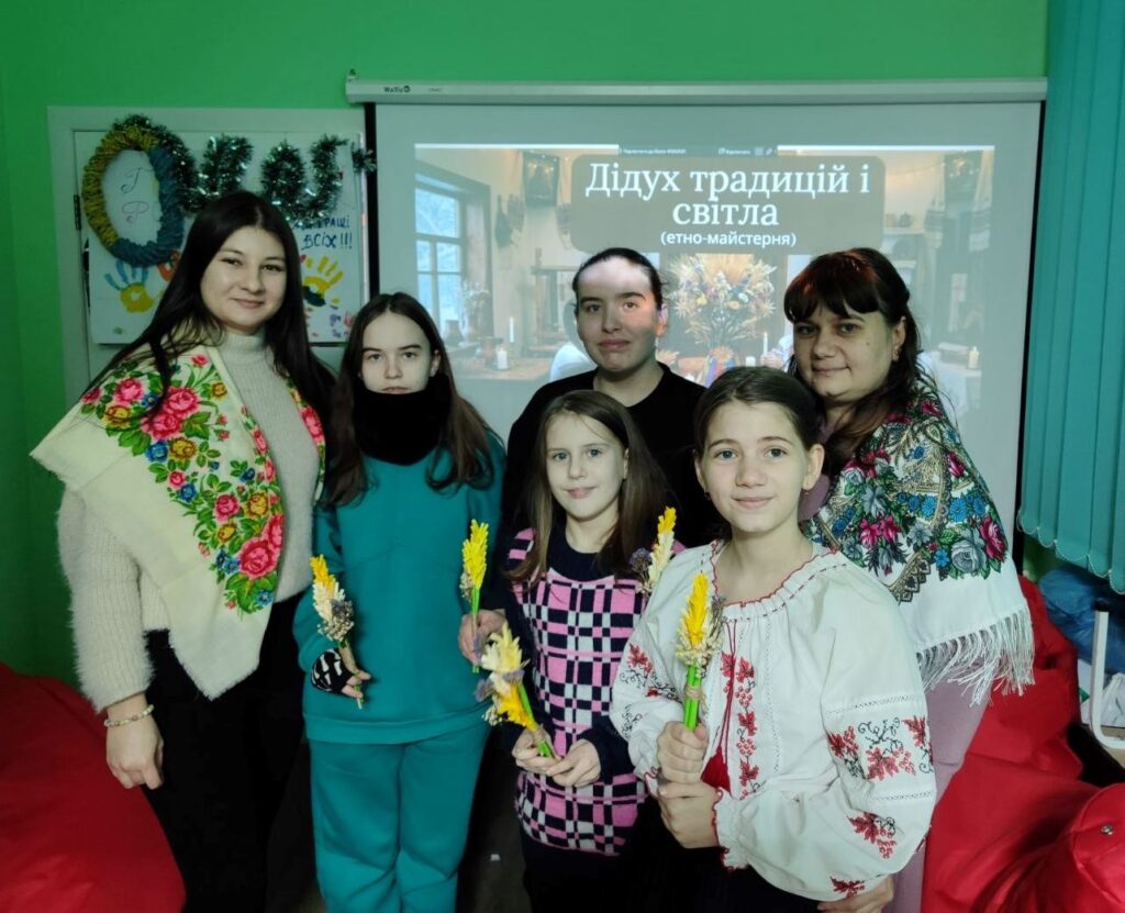 Учасники творчої програми-майстерки напередодні Різдва