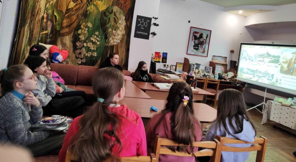 Учасники зустрічі у форматі арт-сторіз