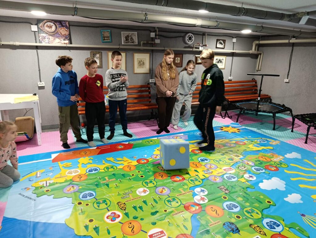 Учасники гри на ігровому полі