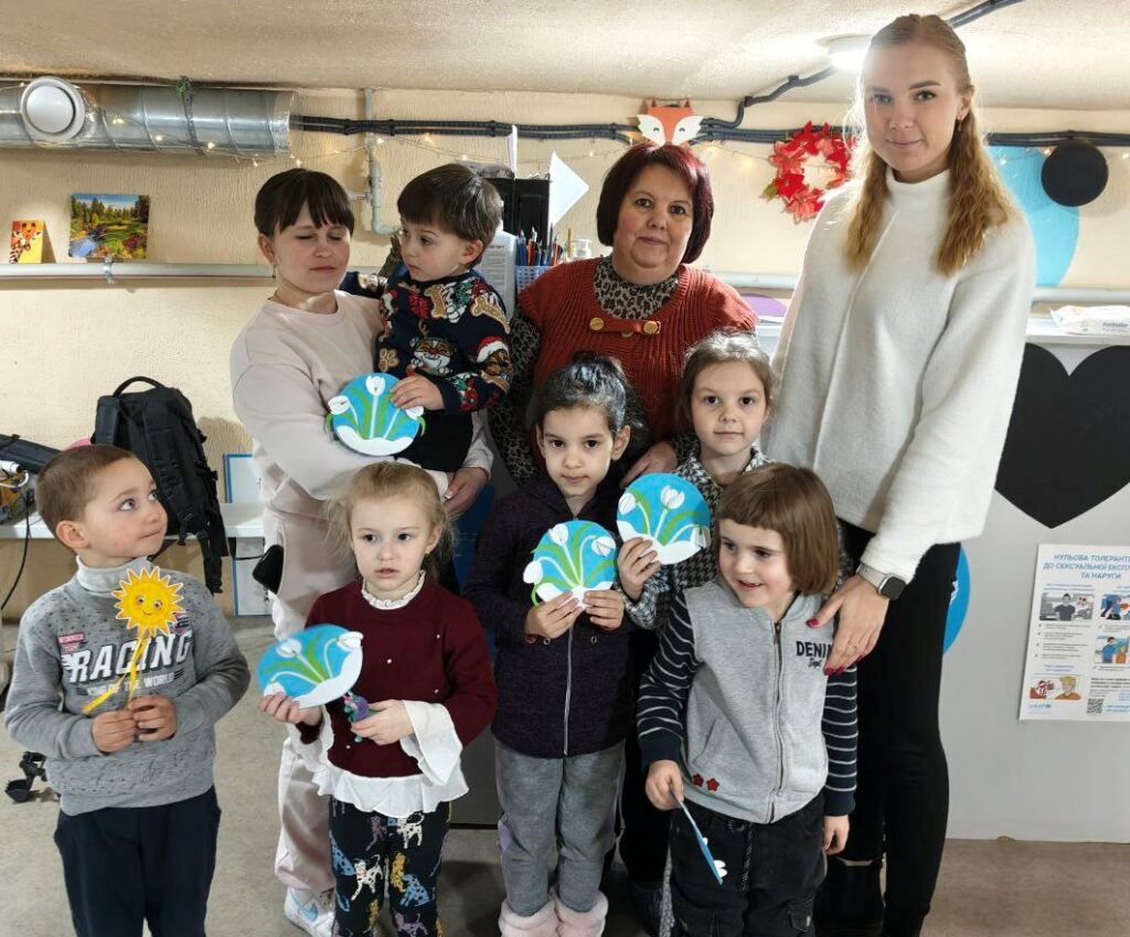 Учасники пізнавальної програми та майстерки