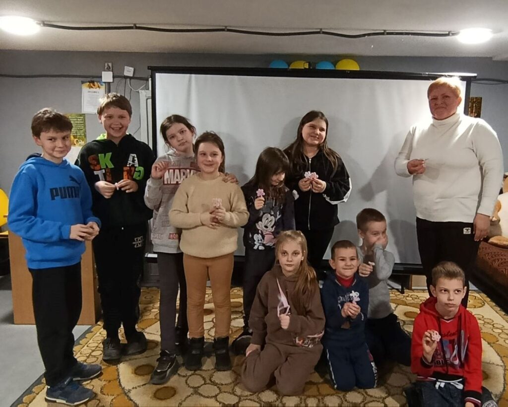 Учасники бібліотечної зустрічі в укритті