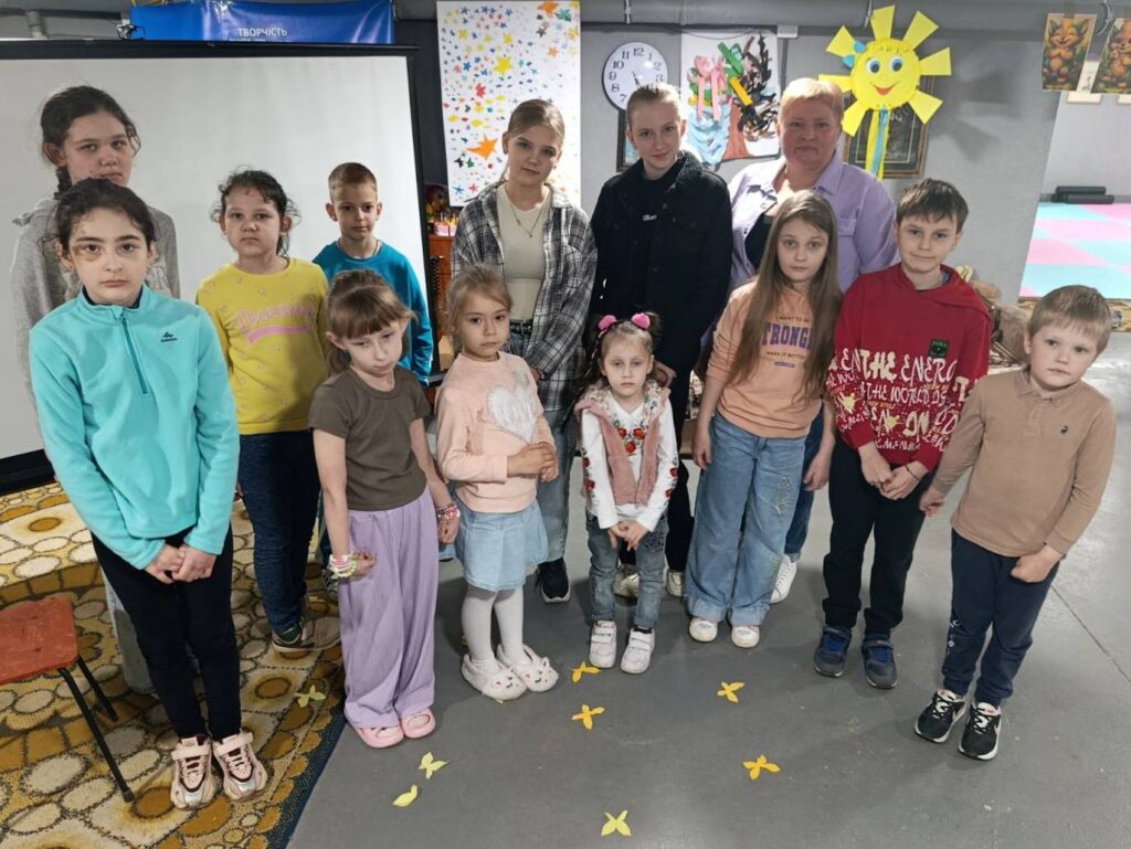 Учасники поетично-мистецької зустрічі за творчістю Анатолія Кичинського