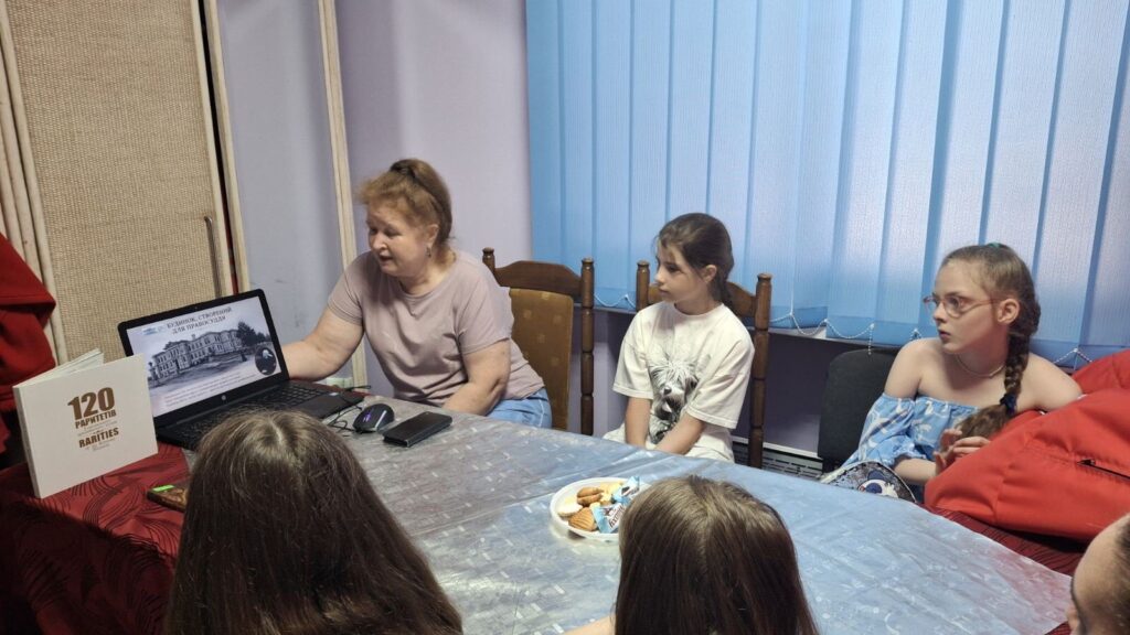 Учасники літньої просвітницької програми