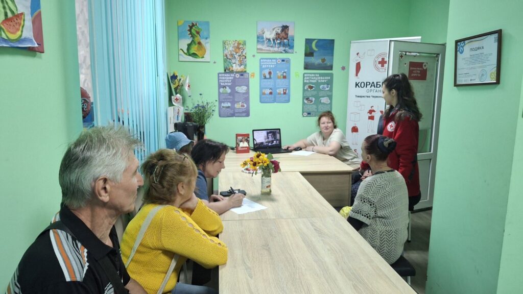 Під час зустрічі у просторі ГО «Корабельна районна організація Товариства Червоного Хреста України»