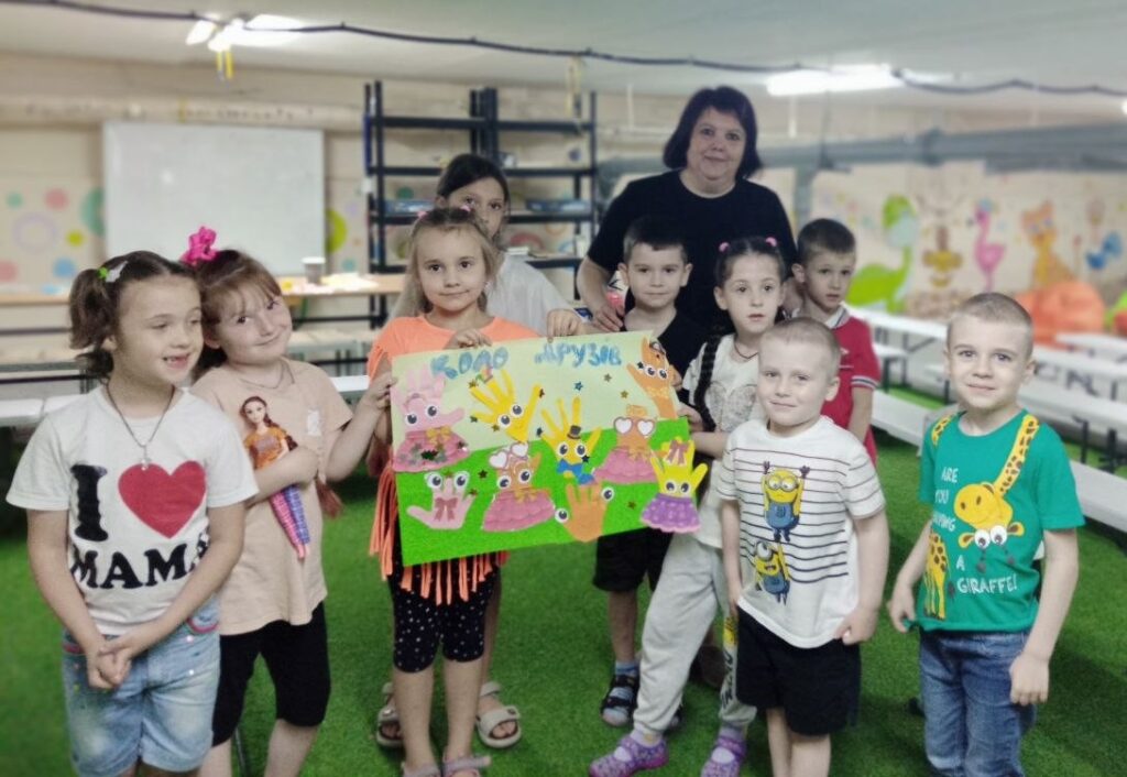 Учасники казкових пригод та майстерки в безпечному просторі