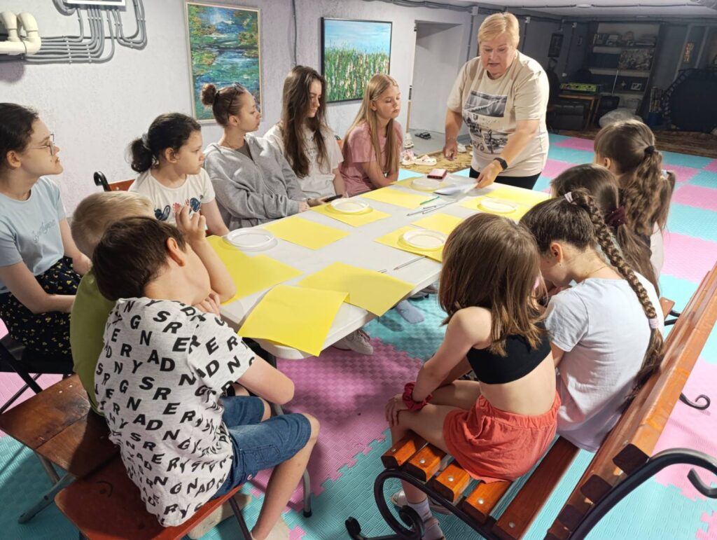 Учасники студії за роботою під час експрес-майстерні