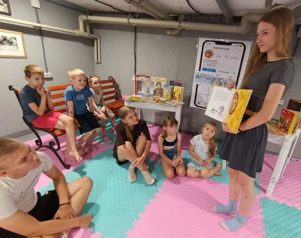 Учасники BookKidsClub під час літньої читацької програми