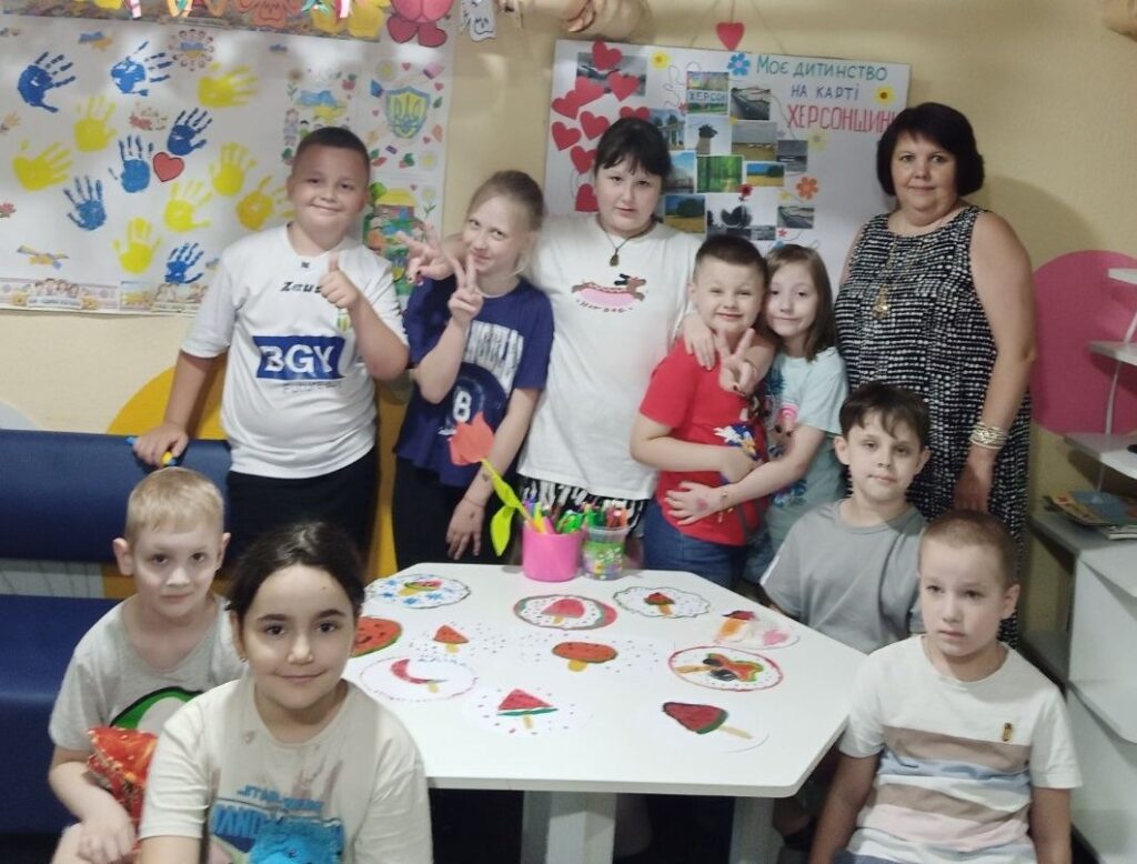 Учасники клубу Art Kid's на майстерці.