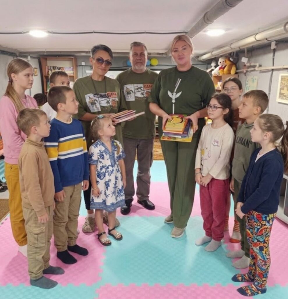 Учасники зустрічі з волонтерами
